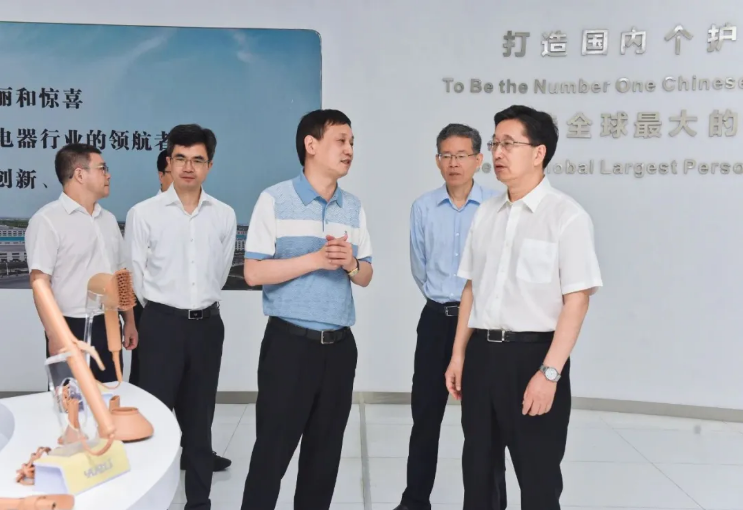 Leadership care warms the hearts of enterprises | Chen Jinbiao visits Yueli Group for research